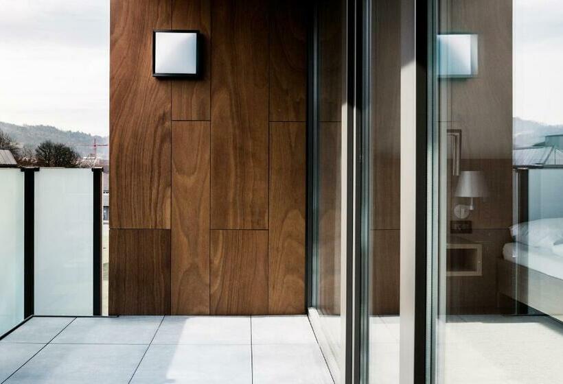 スイート, Newstar