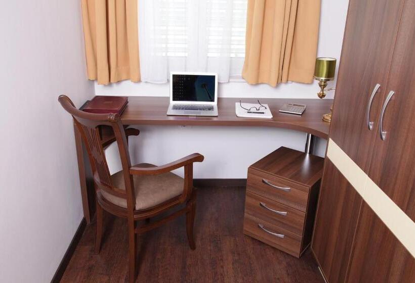 استودیوی استاندارد, Primus Hotel & Apartments