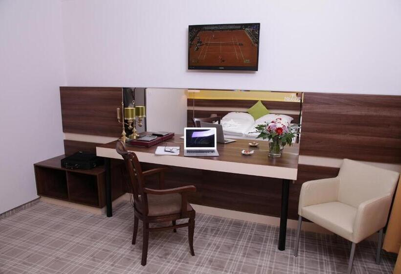 آپارتمان خانوادگی, Primus Hotel & Apartments