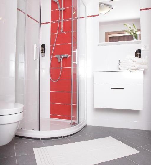 آپارتمان خانوادگی, Primus Hotel & Apartments