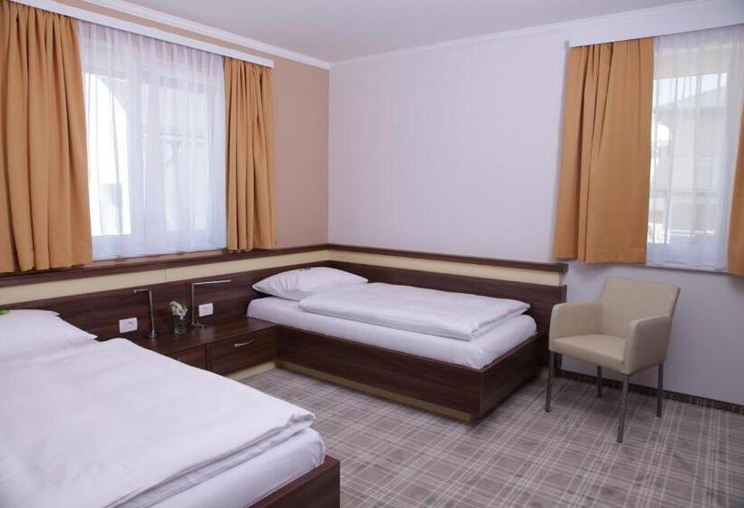 آپارتمان خانوادگی, Primus Hotel & Apartments