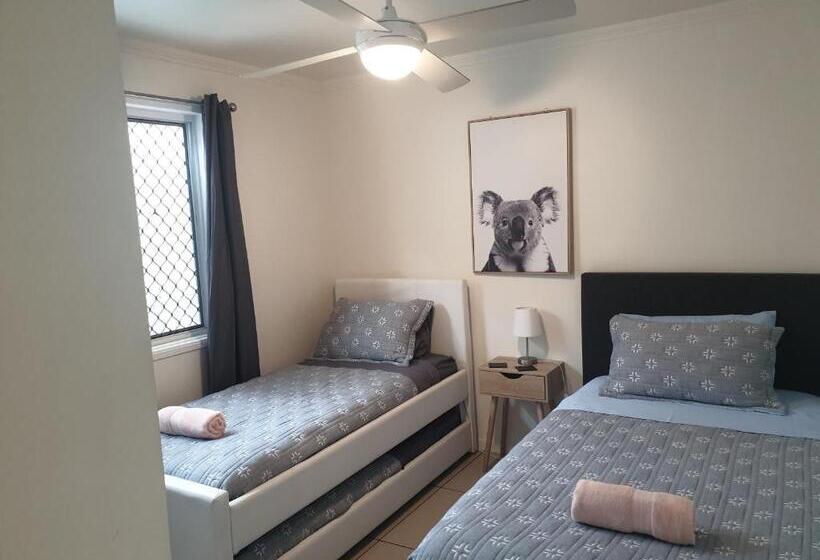 Кровать в Общей Комнате, Family Style Hostel For 18 36yrs