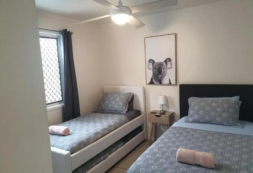تختخواب در اتاق مشترک, Family Style Hostel For 18 36yrs