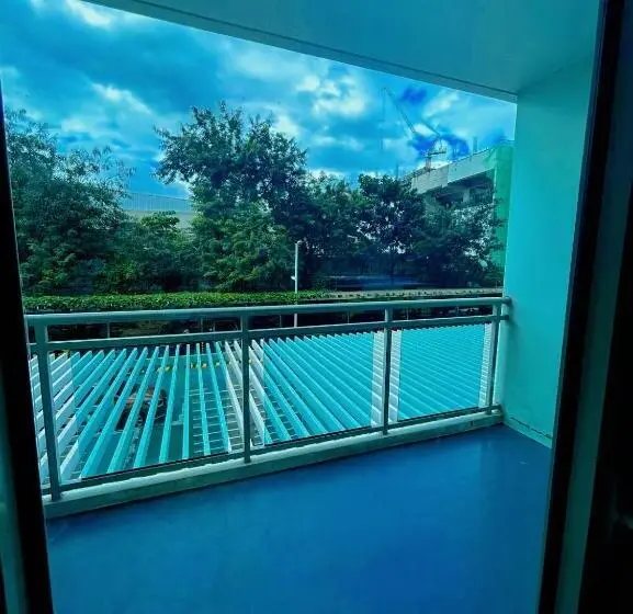 سوئیت با بالکن, Azure Staycation Ph