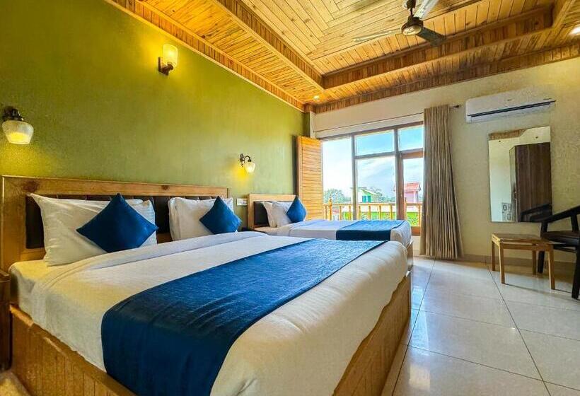 חדר סטנדרט לשלושה עם מרפסת, Corbett Bunglow , Jim Corbett