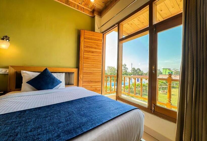 חדר סטנדרט לשלושה עם מרפסת, Corbett Bunglow , Jim Corbett