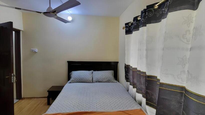 اتاق لوکس با بالکن, Lord S Hands Guest House Hotel