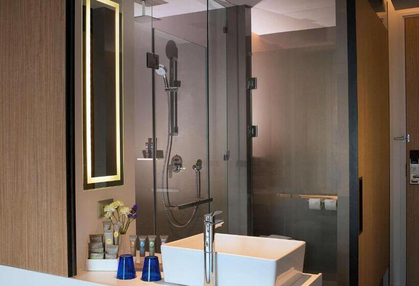 Номер Deluxe Кровать Кинг, Novotel Bangkok Sukhumvit 4