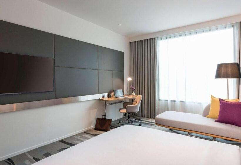 Номер Deluxe Кровать Кинг, Novotel Bangkok Sukhumvit 4