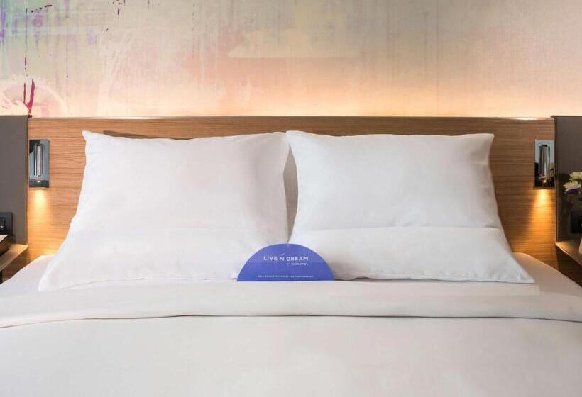 Quarto Deluxe Cama King, Novotel Bangkok Sukhumvit 4