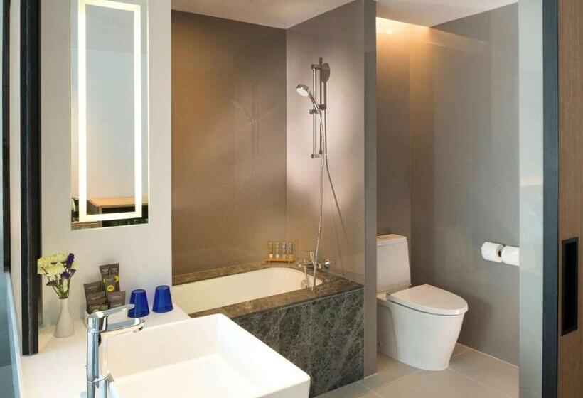 Номер Deluxe Кровать Кинг, Novotel Bangkok Sukhumvit 4