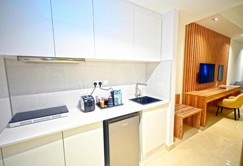 استودیوی پریمیوم, Pyramisa Hotel Apartments