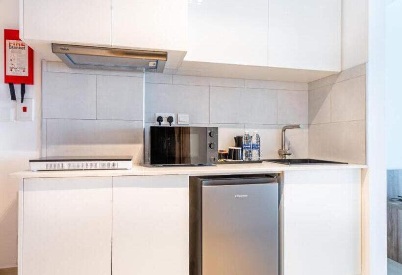 استودیوی استاندارد, Pyramisa Hotel Apartments