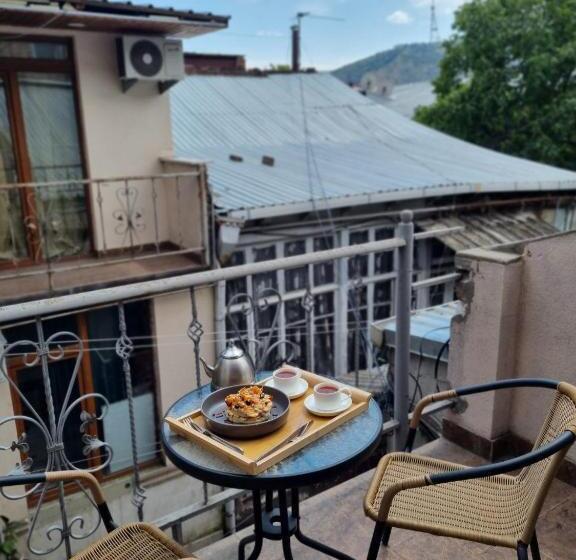اتاق استاندارد سه تخته با بالکن, Tbilisi Station