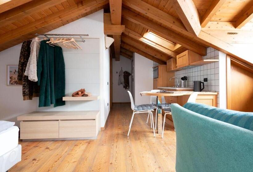 استودیوی لوکس, Chalet Vedig