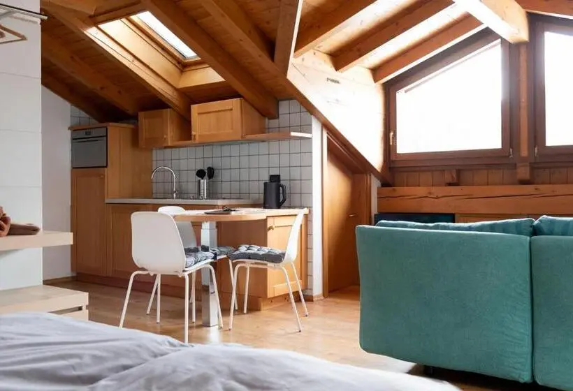 デラックススタジオ, Chalet Vedig