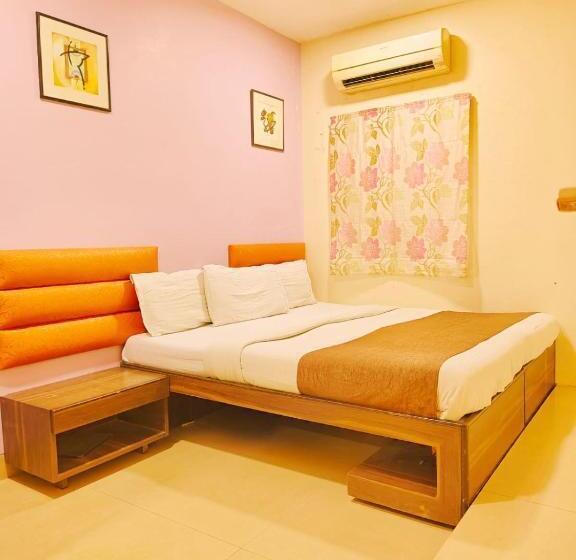 Quarto Economy, Amfahh