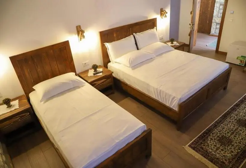 اتاق استاندارد سه نفره, Koroni Boutique