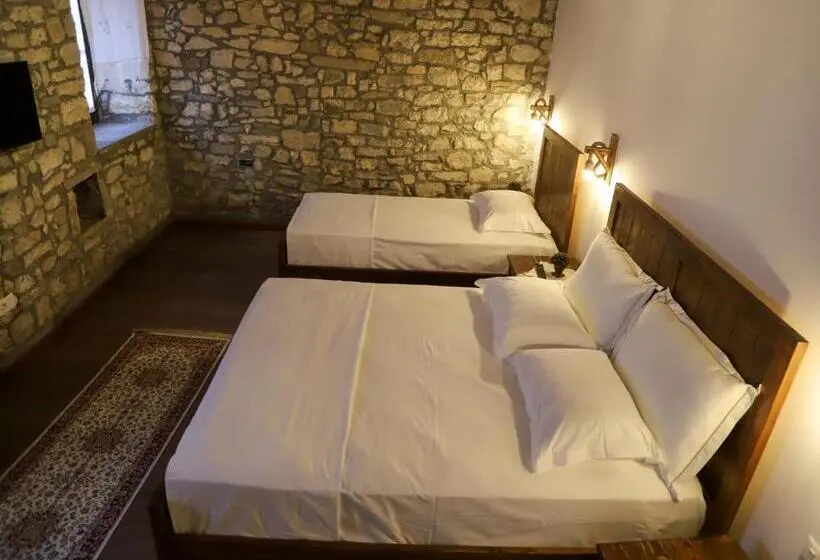 اتاق استاندارد سه نفره, Koroni Boutique