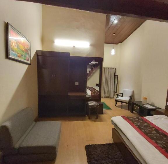 Номер Стандарт, Moon Nainital Official