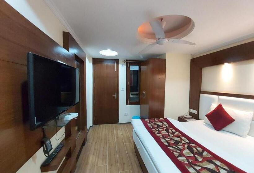 Номер Стандарт, Moon Nainital Official