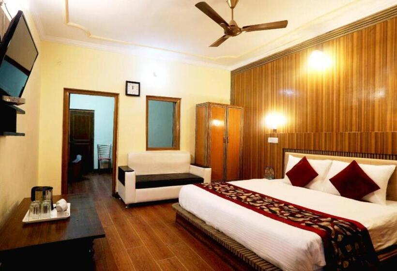 Четырехместный Номер Deluxe, Moon Nainital Official