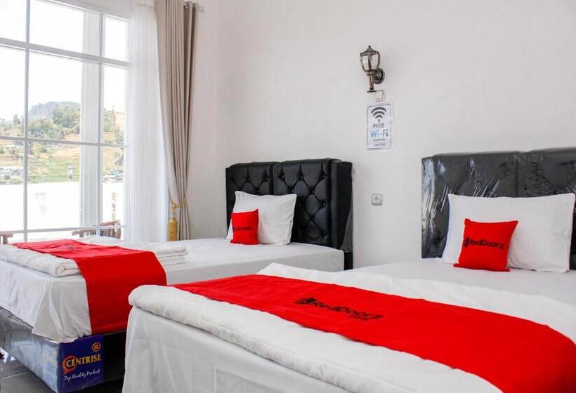 Номер Deluxe, Reddoorz Syariah Near Kawasan Wisata Gunung Prau Dieng