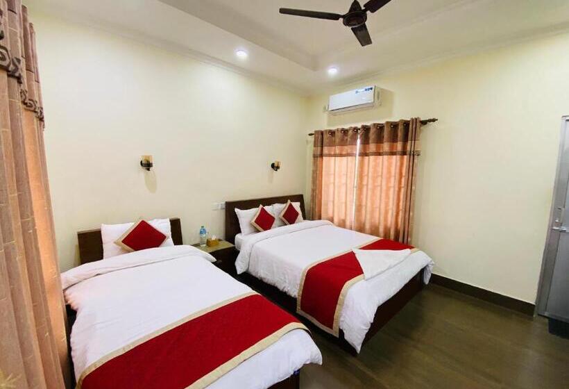 اتاق لوکس, Motherland Sauraha