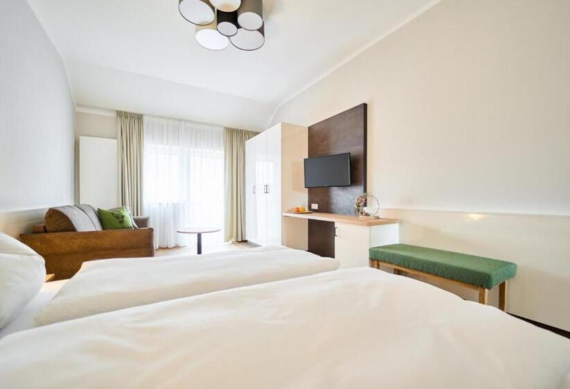 Номер Стандарт с Балконом, Wirt Z´uttlau Familienhotel Höng