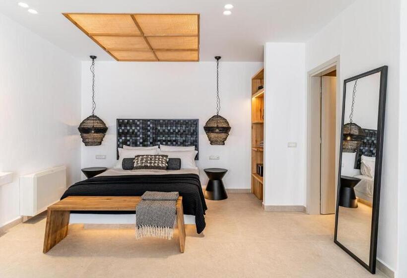 Quarto Deluxe, Arotron Santorini