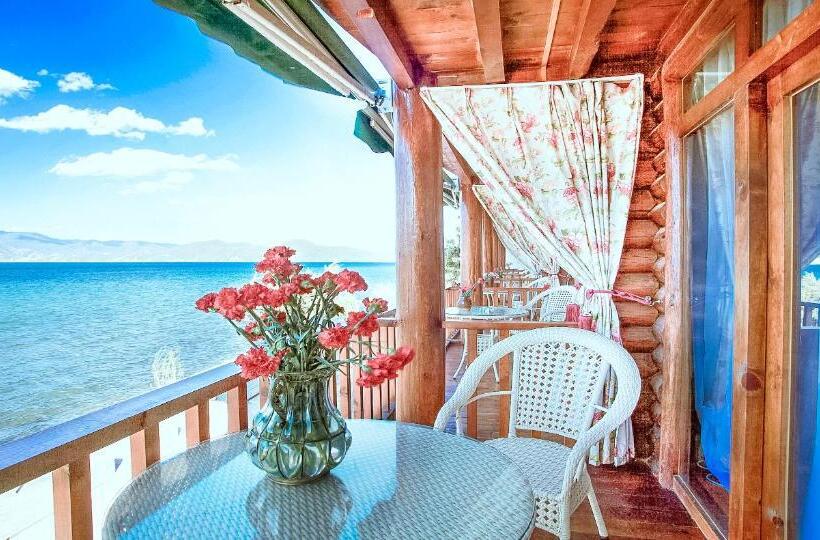 غرفة قياسية مزوَّدة بشُرفة, Lugu Lake In Love Inn Hostel