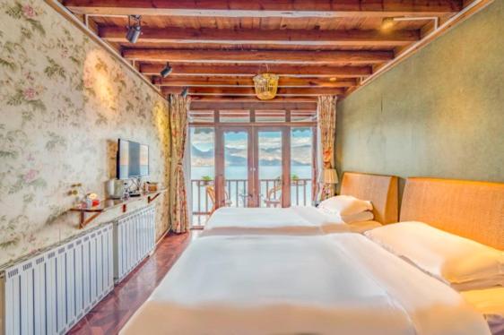 غرفة قياسية مزوَّدة بشُرفة, Lugu Lake In Love Inn Hostel