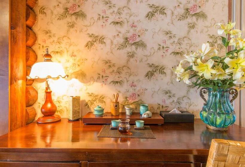 غرفة ديلوكس مزودة بشرفة, Lugu Lake In Love Inn Hostel