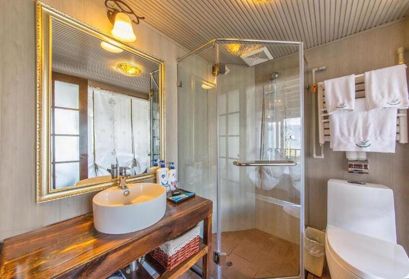 غرفة قياسية مزوَّدة بشُرفة, Lugu Lake In Love Inn Hostel