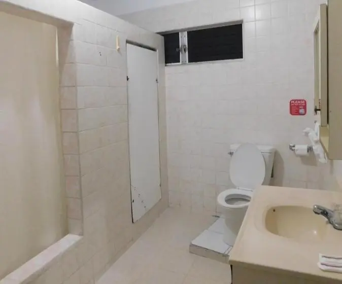سوئیت جونیور خانوادگی, Arnold's Guest House
