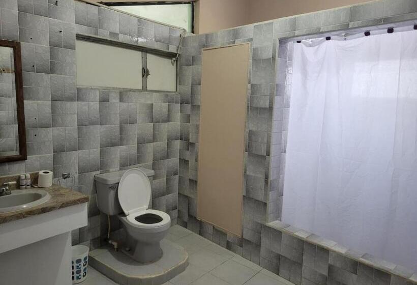 סוויטה, Arnold's Guest House