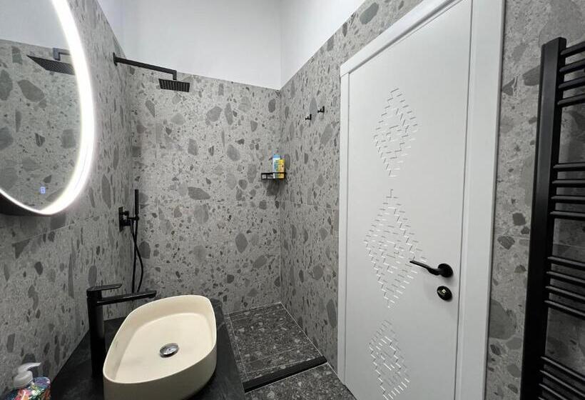 מיטת קינג בסוויטה, Chestnut Hill