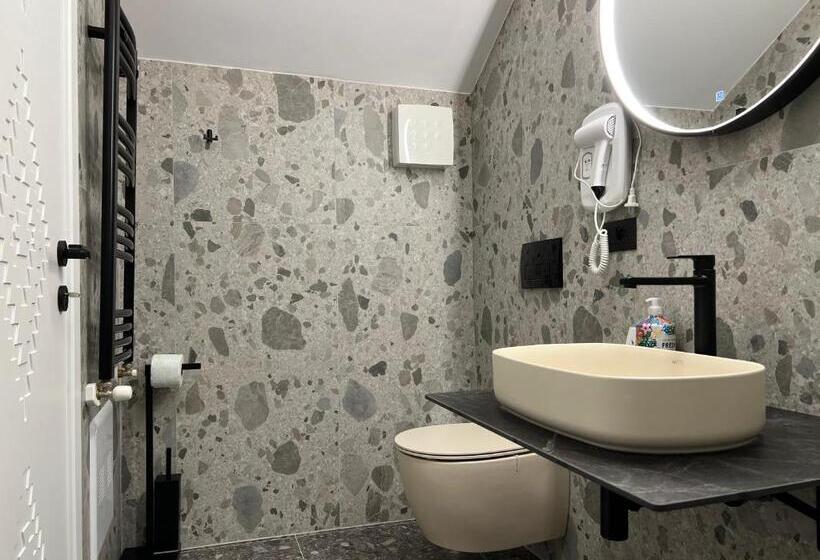 מיטת קינג בסוויטה, Chestnut Hill