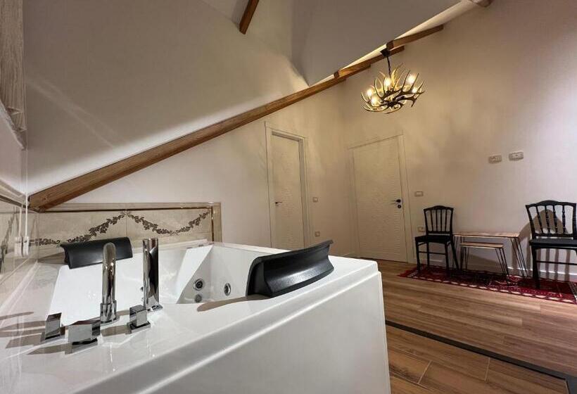 מיטת קינג בסוויטה, Chestnut Hill