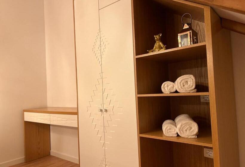 מיטת קינג בסוויטה, Chestnut Hill