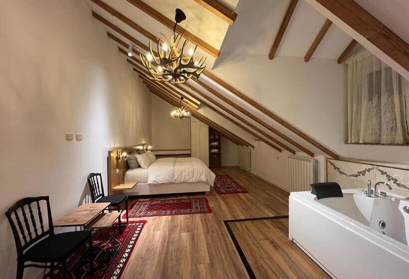 מיטת קינג בסוויטה, Chestnut Hill