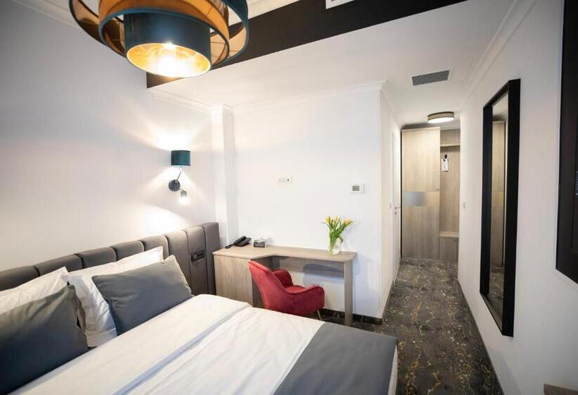 Номер Economy, Opera