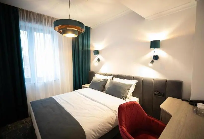 Economy Kamer, Opera