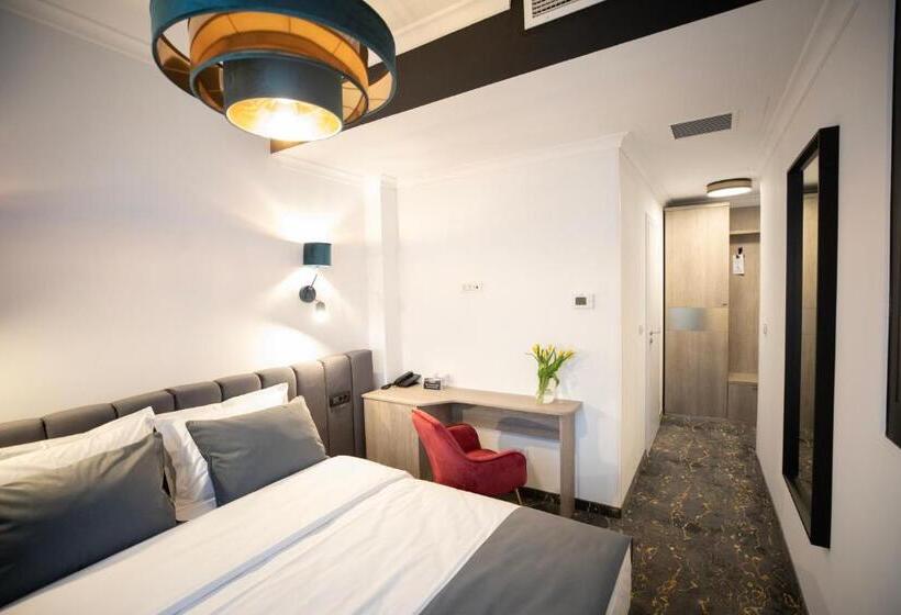 Номер Economy, Opera