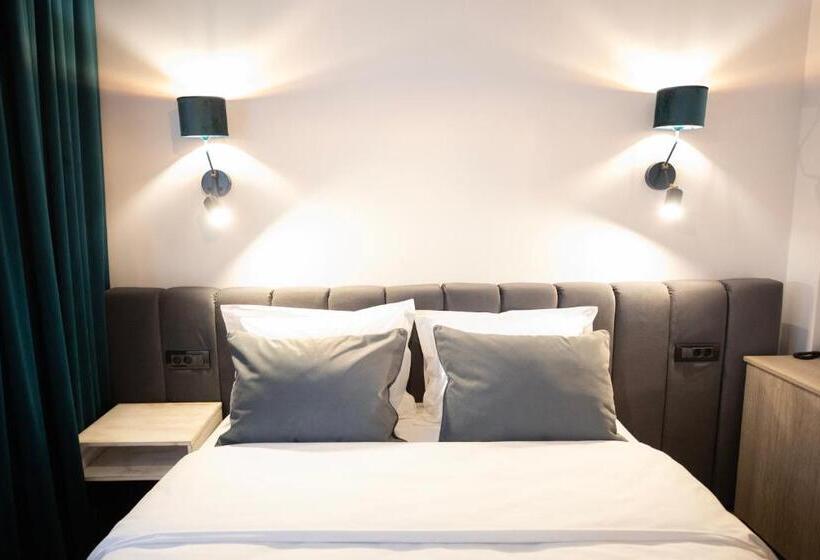 Номер Economy, Opera