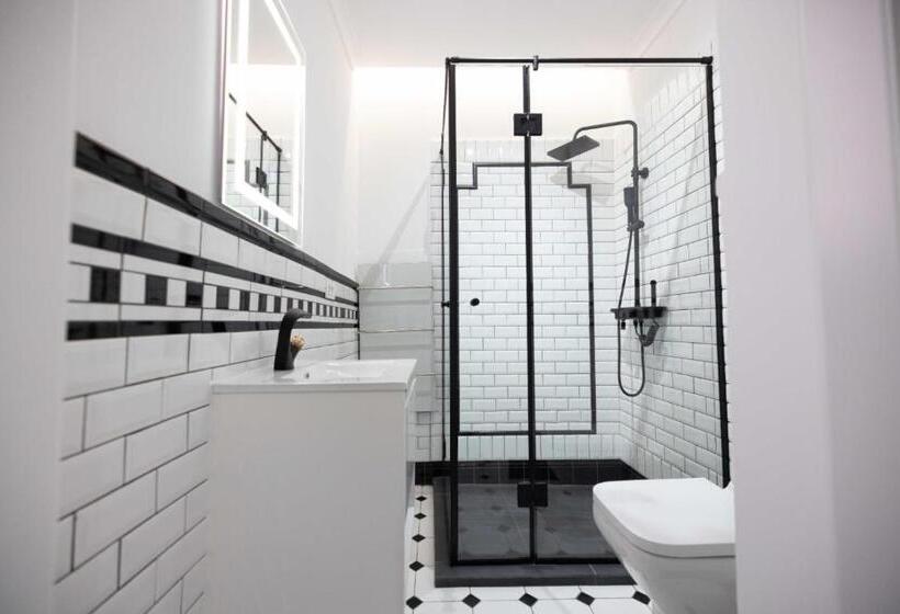 Номер Economy, Opera