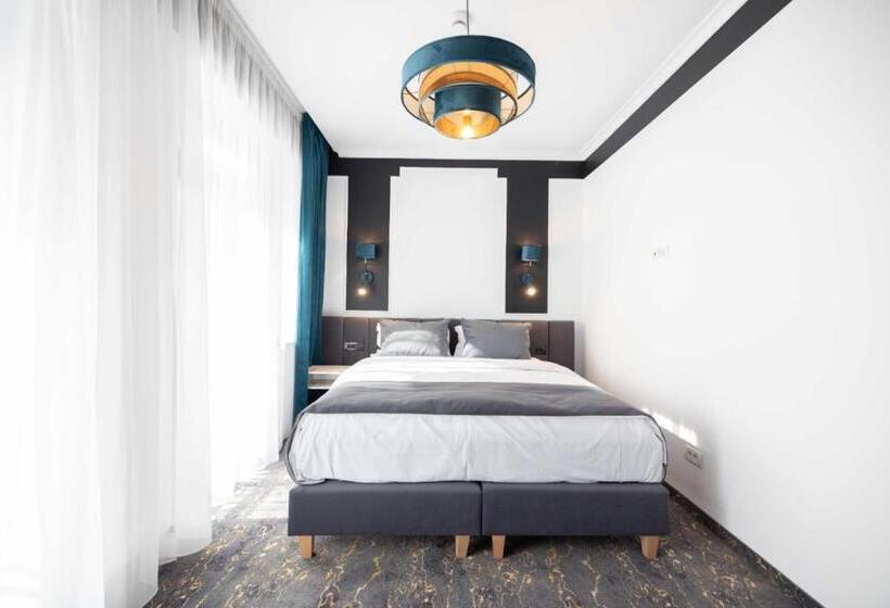 Номер Economy, Opera