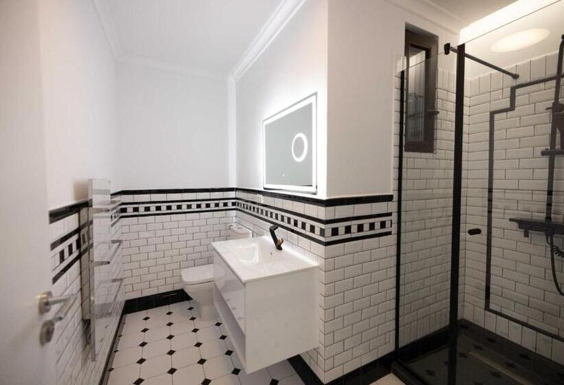 Номер Economy, Opera