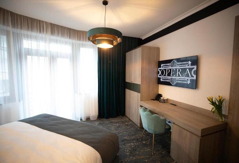 Номер Deluxe с Балконом, Opera