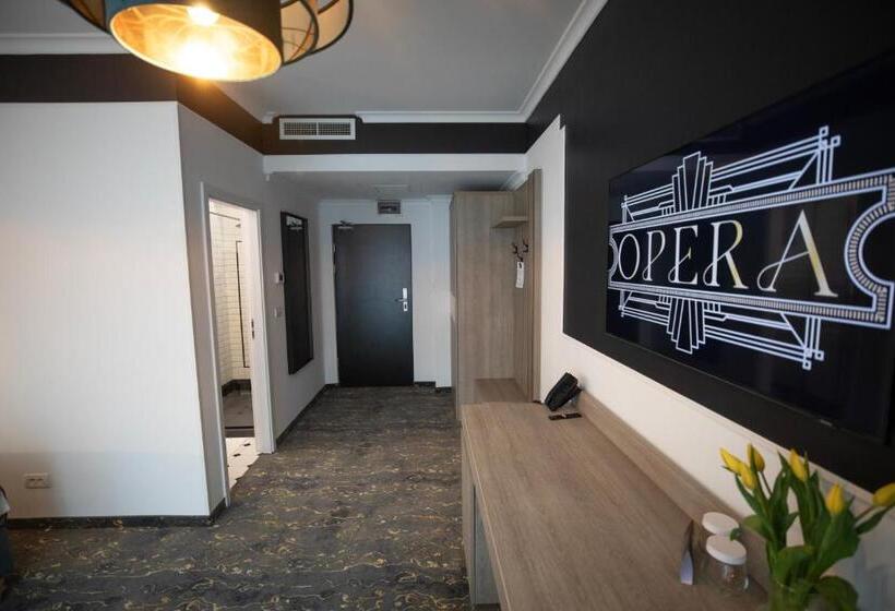 Номер Deluxe с Балконом, Opera